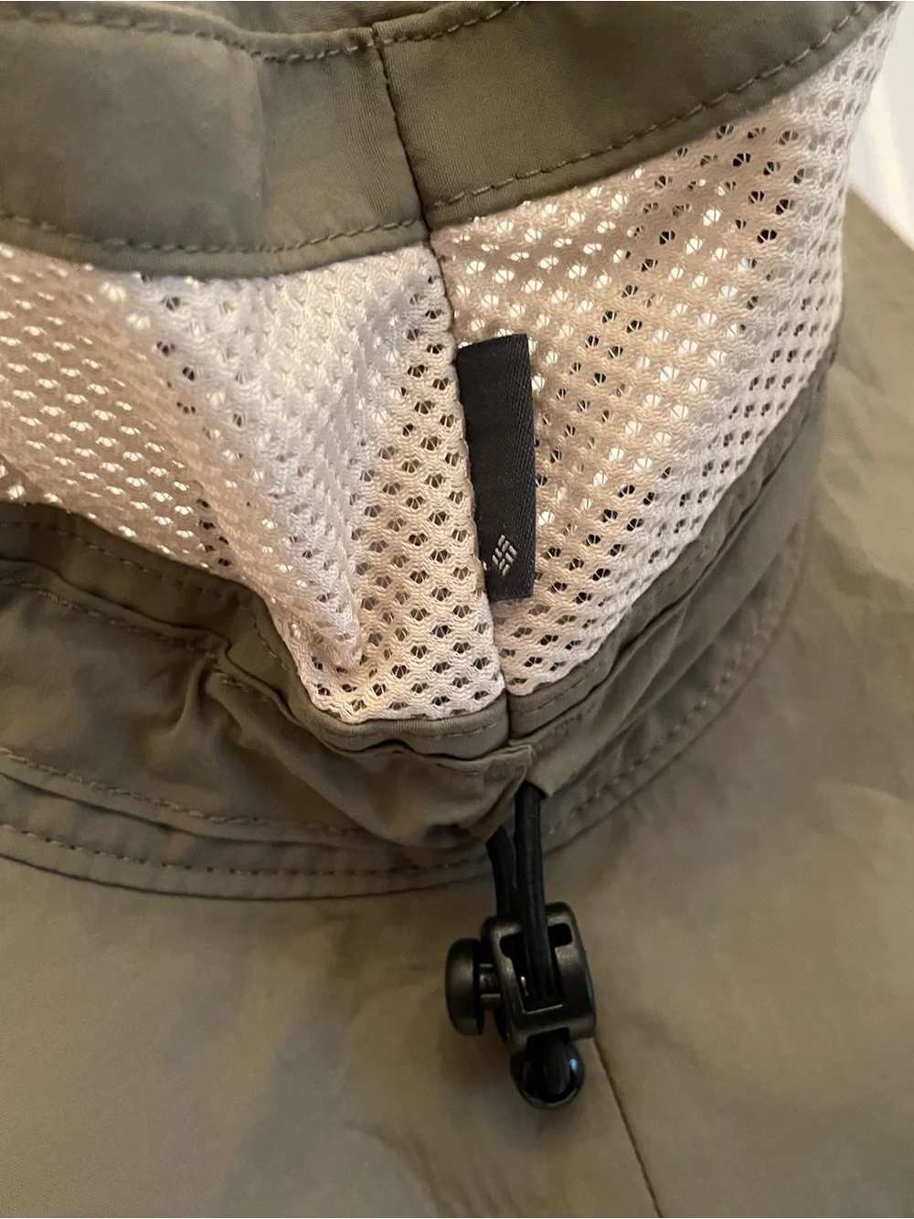 Olive Green Outdoor Columbia  Sun Hat with Mesh Venting and drawstring